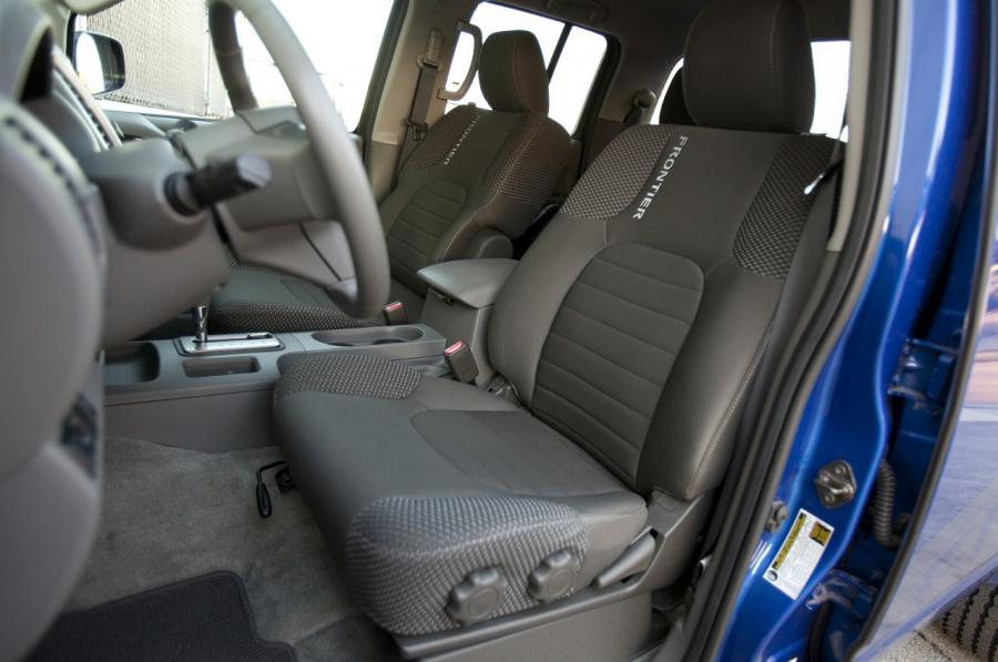  Nissan Frontier Crew Cab 4x4 2012 года  (фото 20 из 30)